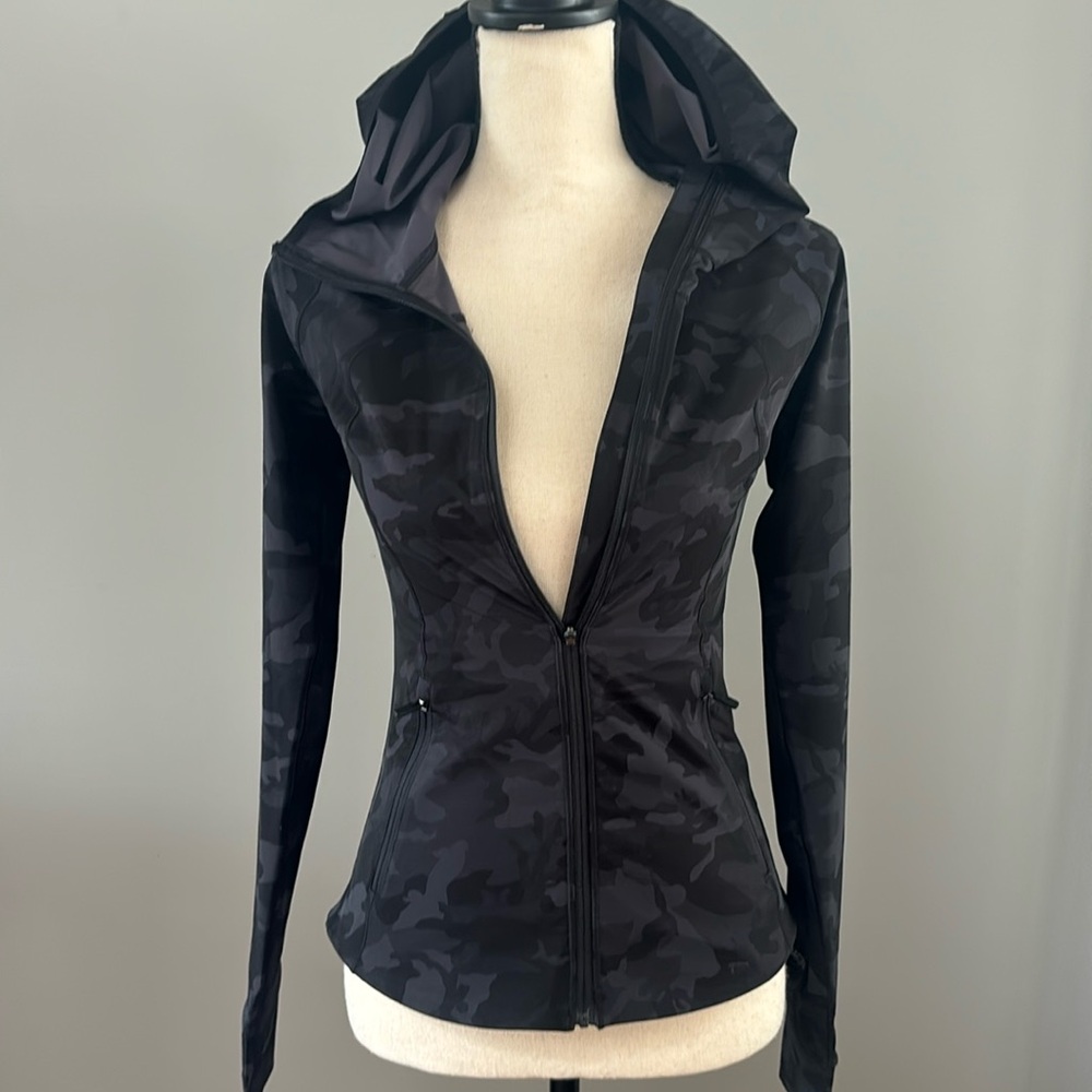 lululemon black camo define light jacket size 2